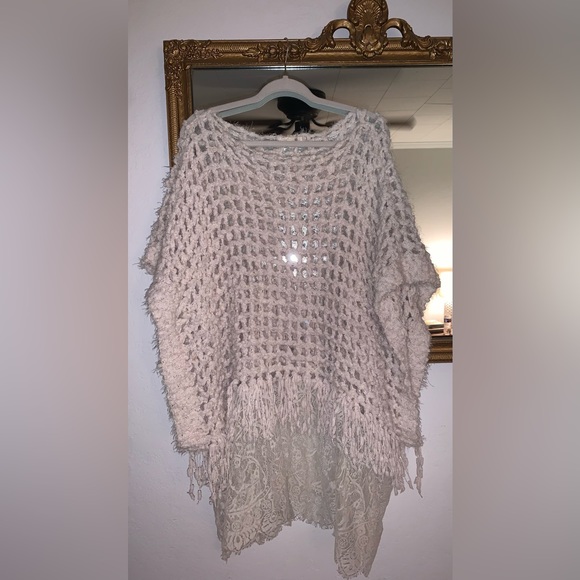 Cozy boho poncho lace bottom - Picture 2 of 4